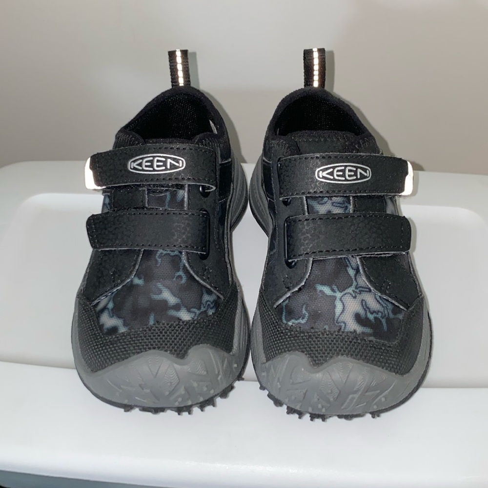 New! Keen Speed Hound Black Hiking Outdoor Sport Adventure Slip on No tie SZ 8